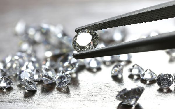 Entenda as diferenças entre diamante e zircônia