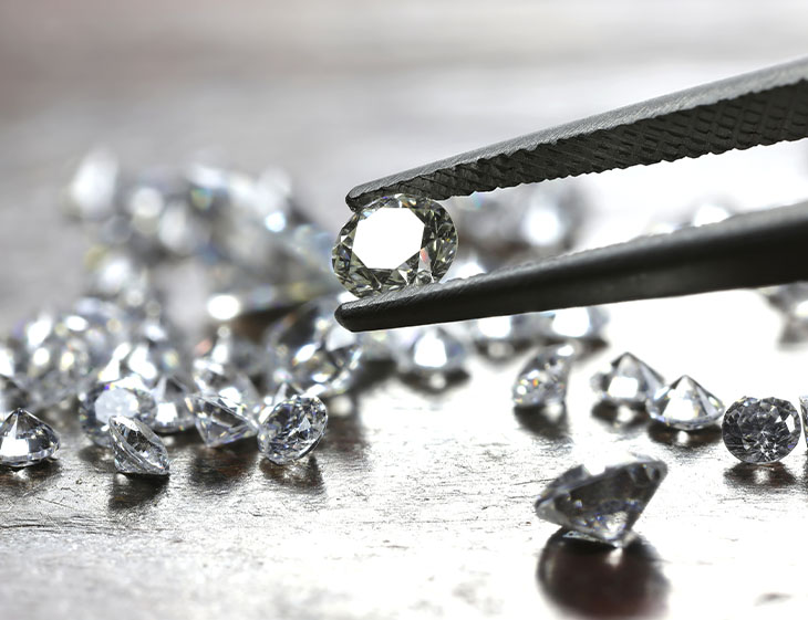 Entenda as diferenças entre diamante e zircônia