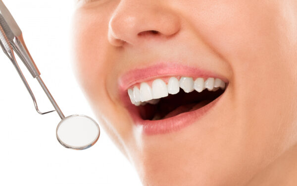 Saiba como identificar qual é o melhor implante dentário