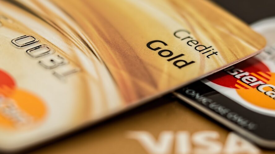 Cartão de crédito para menor de 18 anos: como solicitar