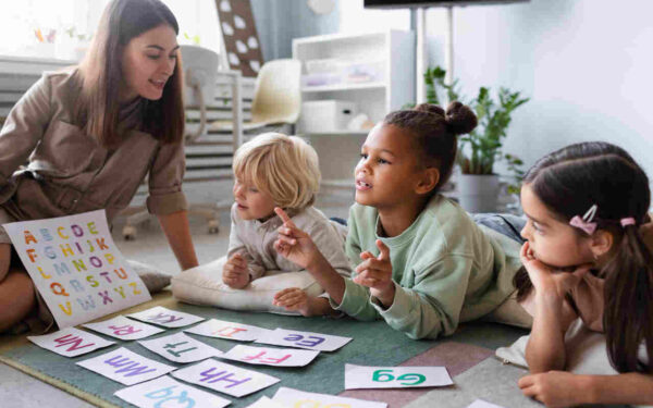 Ensinando os pequeninos de 0 a 3 anos: Dicas e estratégias eficazes