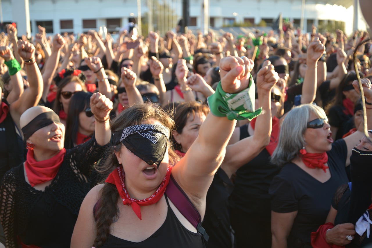 Feminismo e Política: A Luta pela Igualdade de Gênero nos Espaços de Poder