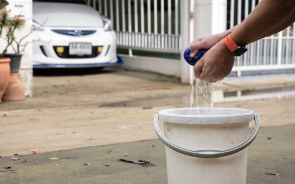 Como desentupir ralos de garagem e evitar mau cheiro