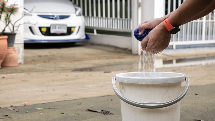 Como desentupir ralos de garagem e evitar mau cheiro