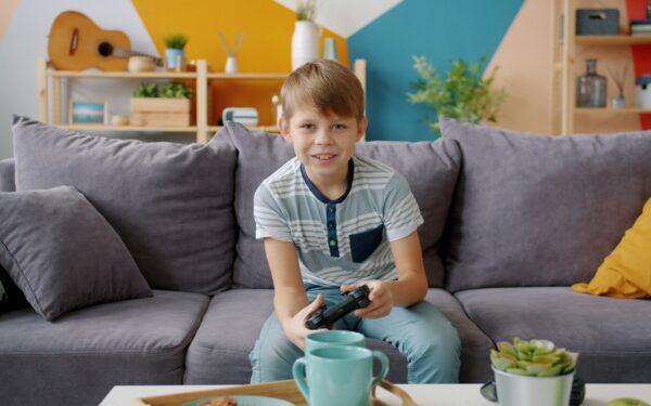 Plants VS Brainrots Roblox: melhores plantas, estratégias e como vencer hordas gigantes